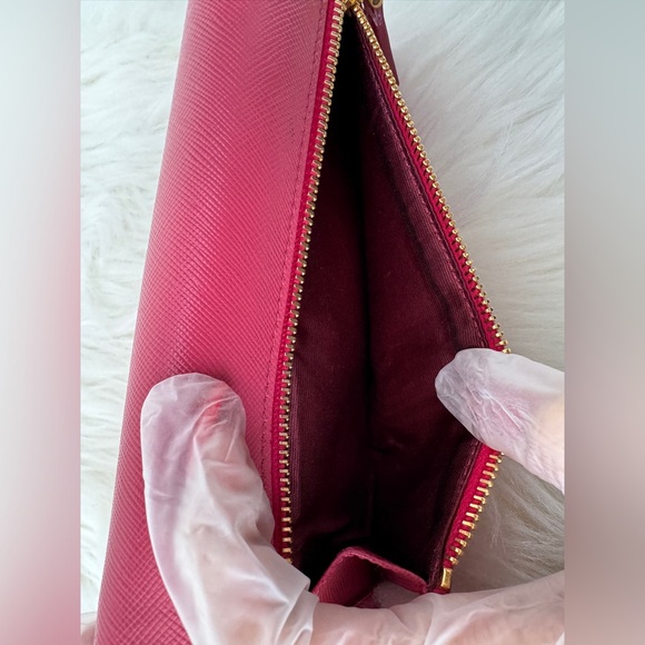 Prada Saffiano Wallet w/ Box + Auth Card - Picture 11 of 16